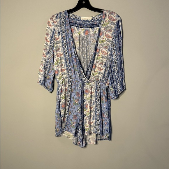 Love Tree Blue and White Paisley Top - Picture 1 of 5